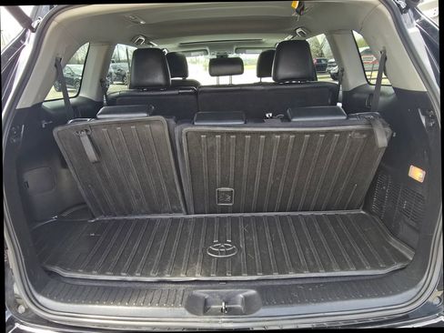 Used 2019 Toyota Highlander XLE image 21
