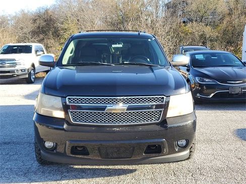 Used 2007 Chevrolet Suburban LTZ w/ LTZ Preferred Equipment Group image 2