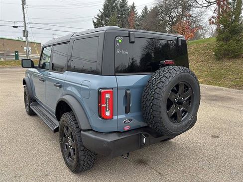 New 2025 Ford Bronco Outer Banks w/ Black Appearance Package image 2