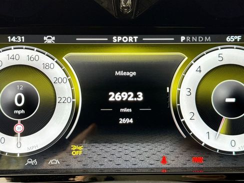 Used 2025 Aston Martin V8 Vantage Coupe image 11