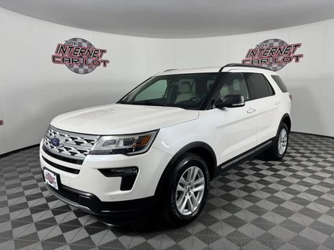 Used 2019 Ford Explorer XLT w/ Equipment Group 202A AWD/4WD image 3