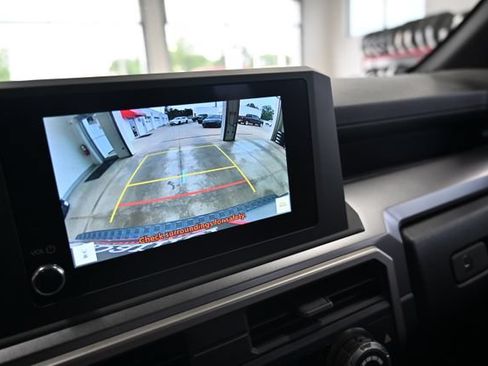 Used 2025 Toyota 4Runner SR5 AWD/4WD image 17