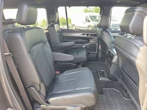 Used 2024 Jeep Wagoneer Series II w/ Convenience Group I AWD/4WD image 19