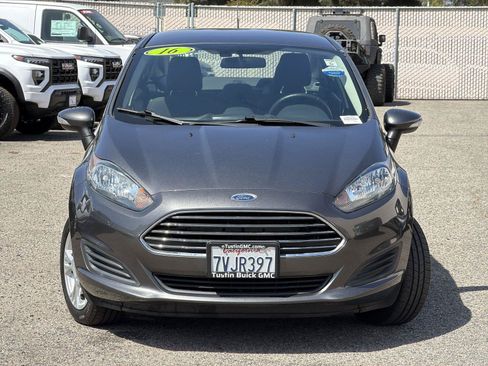 Used 2016 Ford Fiesta SE FWD image 2