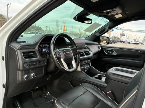 Used 2021 GMC Yukon XL SLT image 13