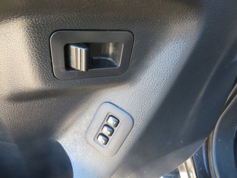 Used 2011 Nissan Armada Platinum image 22