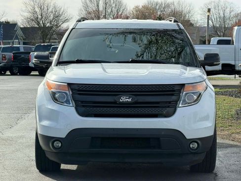 Used 2014 Ford Explorer XLT w/ Equipment Group 201A AWD/4WD image 2