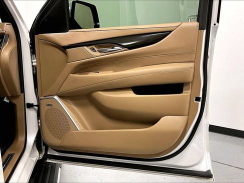 Used 2018 Cadillac Escalade Platinum AWD/4WD image 23