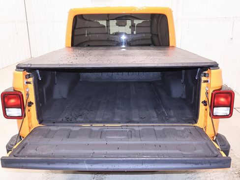 Used 2025 Jeep Gladiator Sport image 33