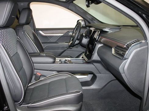 Used 2025 GMC Acadia Denali w/ LPO, Floor Liner Package image 17