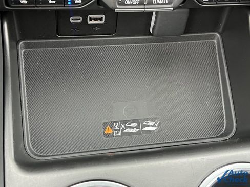 Used 2024 Chevrolet Tahoe High Country w/ Premium Package image 12