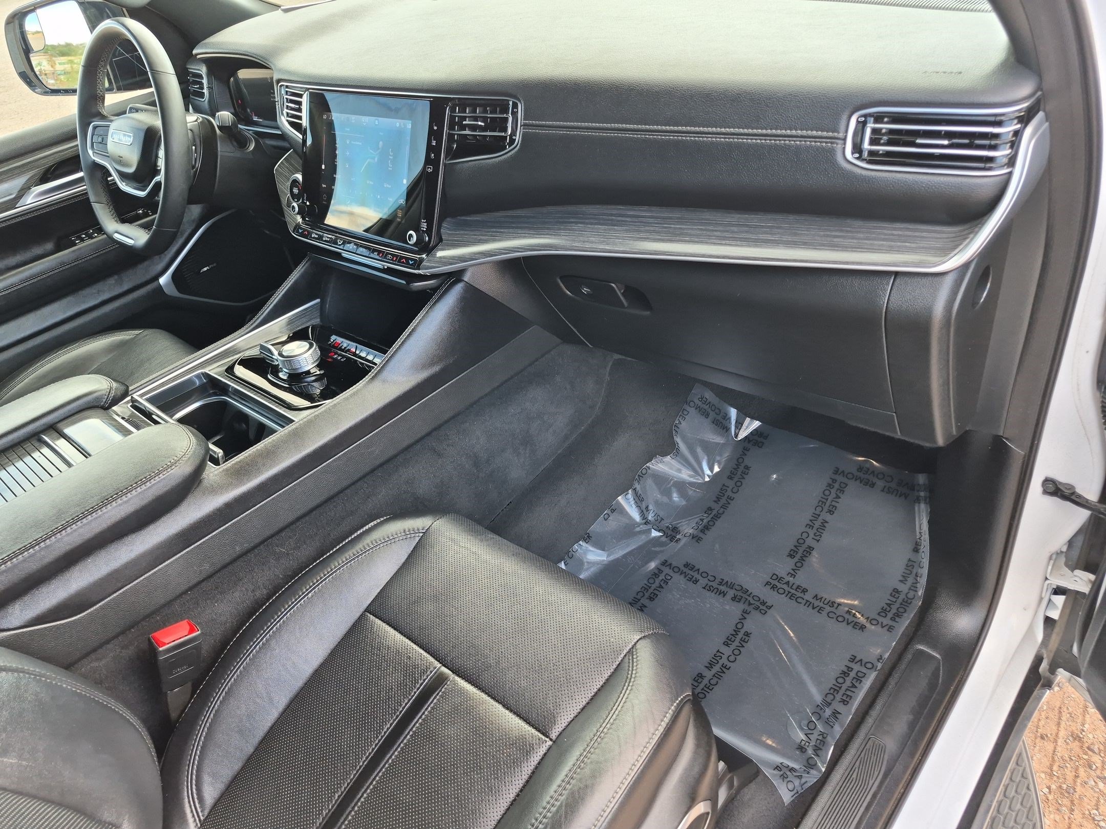 Used 2024 Jeep Wagoneer L Series II w/ Flexible Seating Group AWD/4WD image 32