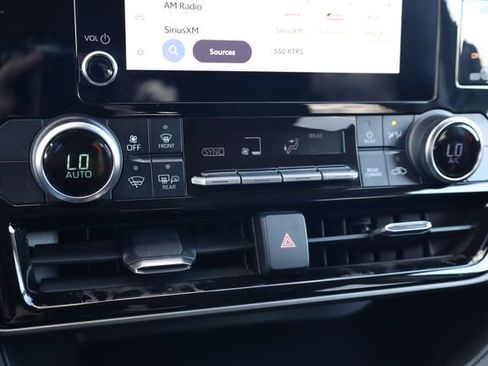 Used 2024 Toyota Highlander LE image 17