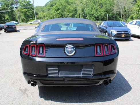 Used 2014 Ford Mustang Convertible RWD image 9