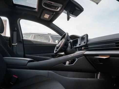 New 2026 Hyundai Elantra SEL Sport Premium FWD image 9