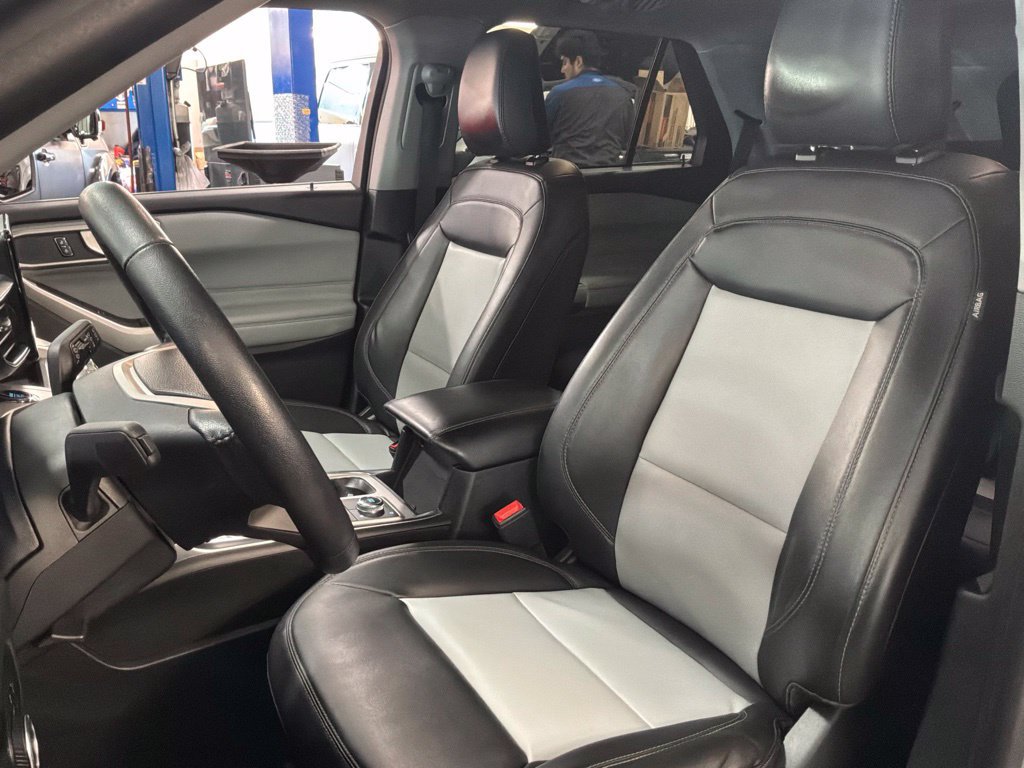Used 2023 Ford Explorer XLT w/ Equipment Group 202A AWD/4WD image 17