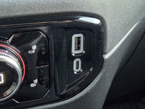 Used 2025 GMC Sierra 1500 Elevation image 23