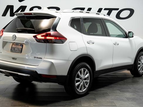 Used 2018 Nissan Rogue SV AWD/4WD image 4
