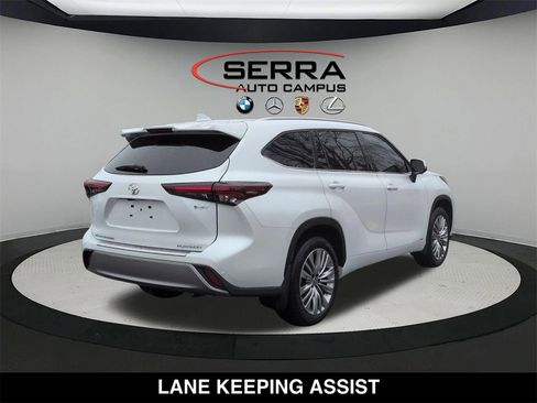 Used 2025 Toyota Highlander Platinum image 14