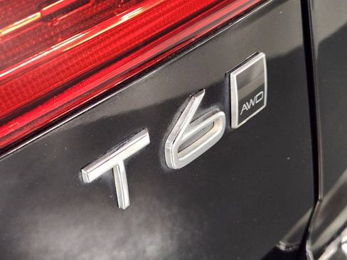 Used 2018 Volvo XC60 T6 Momentum w/ Convenience Package image 13