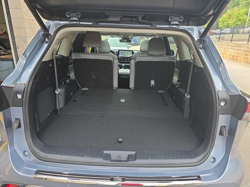 Used 2020 Toyota Highlander Platinum AWD/4WD image 12