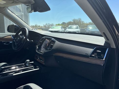 Used 2025 Volvo XC90 B5 Plus w/ Protection Package Premier image 15