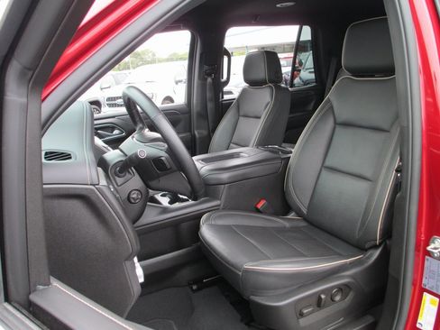 Certified 2023 GMC Yukon SLT w/ SLT Luxury Package image 18