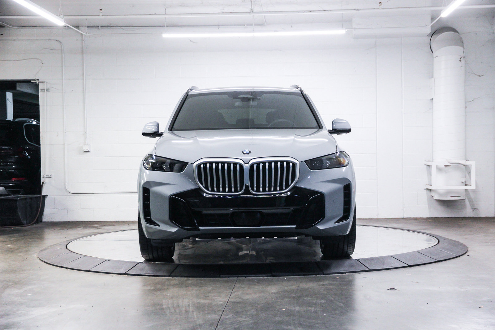 Certified 2024 BMW X5 sDrive40i w/ M Sport Package RWD image 2