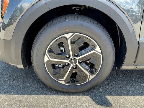New 2025 Kia Niro EX image 8