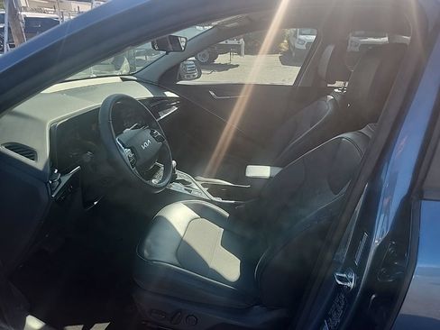 Certified 2024 Kia Niro EX FWD image 19