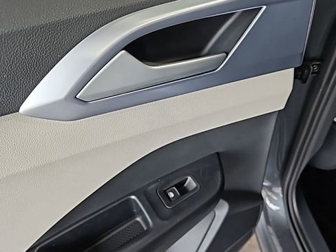 New 2026 Volkswagen Taos SE image 21