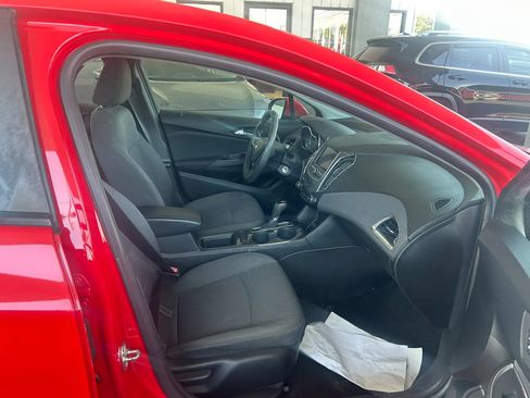 Used 2019 Chevrolet Cruze LS w/ LS Convenience Package FWD image 3