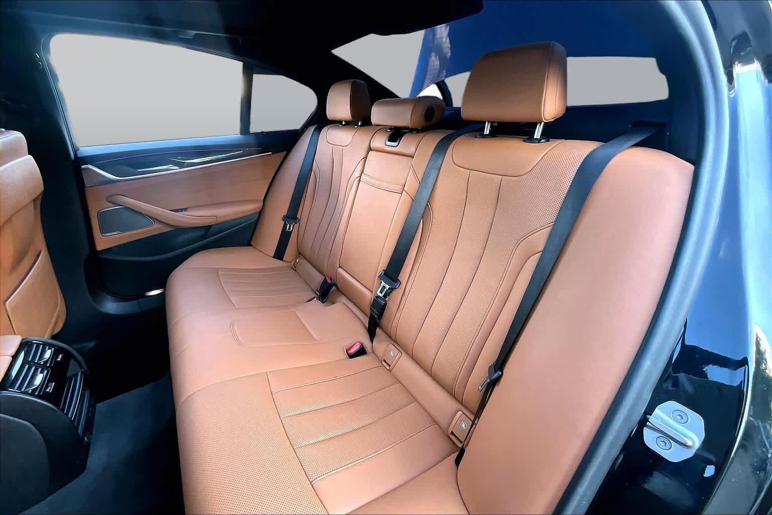 Used 2021 BMW 530e w/ Premium Package RWD image 21