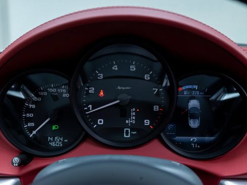 Used 2021 Porsche 718 Boxster Spyder RWD image 25