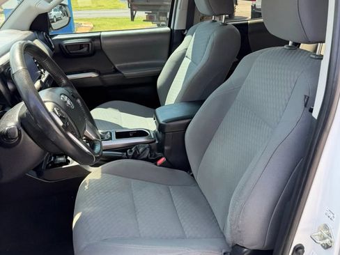 Used 2021 Toyota Tacoma SR5 w/ SR5 Appearance Package (SM) RWD image 14