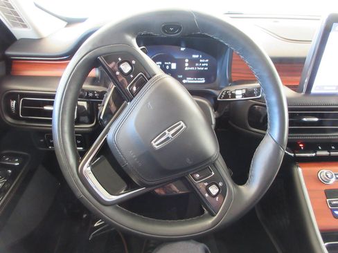Used 2024 Lincoln Aviator Reserve AWD/4WD image 38