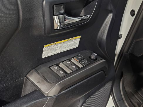 Used 2019 Toyota Tacoma TRD Off-Road AWD/4WD image 21