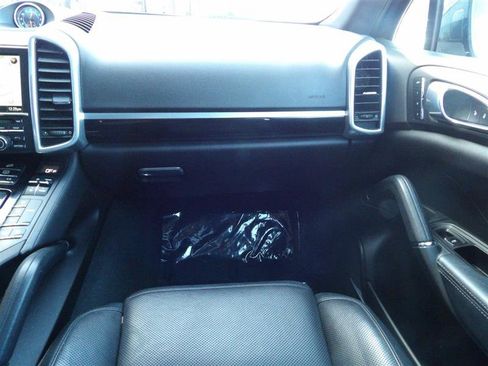 Used 2016 Porsche Cayenne image 20