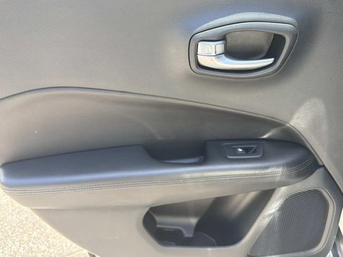 Used 2021 Jeep Compass Latitude FWD image 12