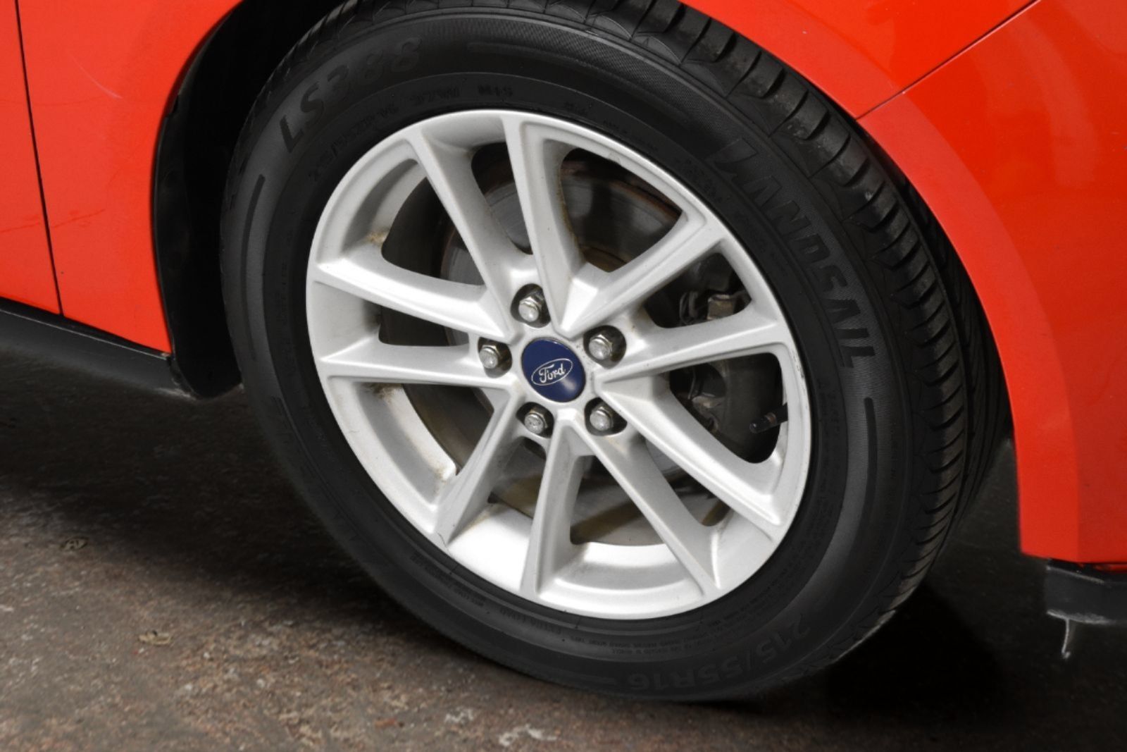Used 2016 Ford Focus SE FWD image 6