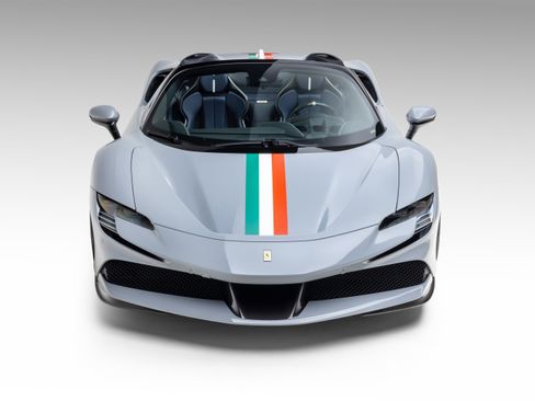 Used 2024 Ferrari SF90 Spider image 4