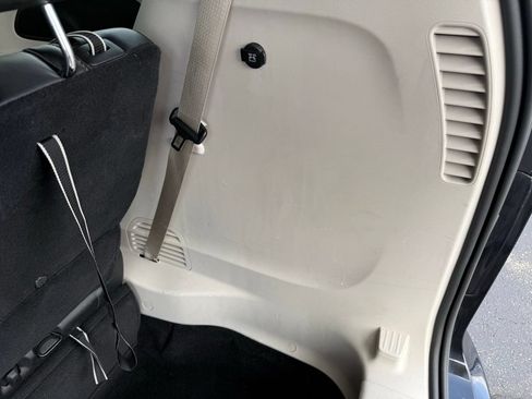 Certified 2023 Chrysler Pacifica Touring-L FWD image 35