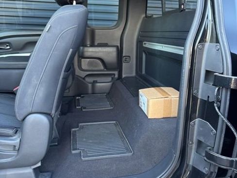 Certified 2017 Nissan Titan SV image 6