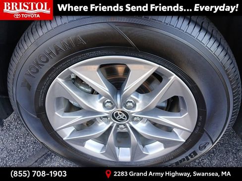 Used 2025 Toyota Sienna LE image 10