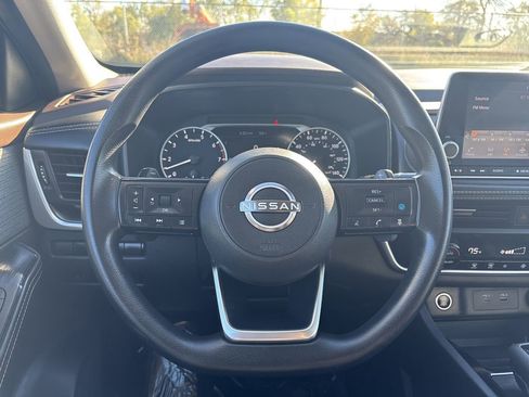 Used 2023 Nissan Rogue SV image 14