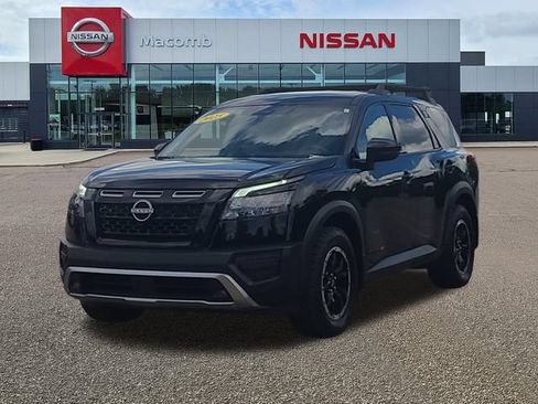 Used 2025 Nissan Pathfinder Rock Creek AWD/4WD image 3
