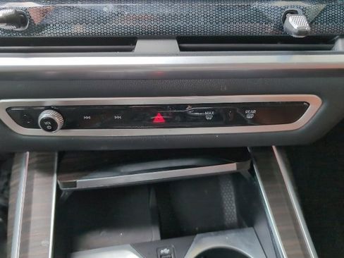 Certified 2024 BMW X7 xDrive40i w/ M Sport Package image 17