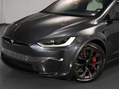 Used 2023 Tesla Model X Plaid image 3