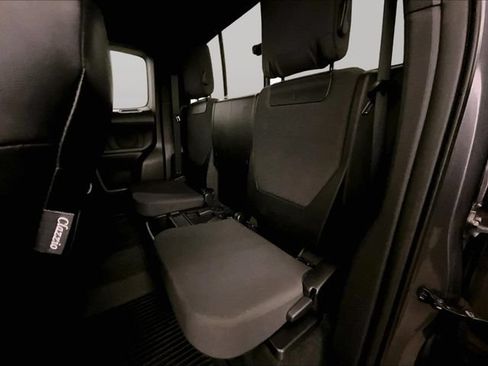 Used 2017 Toyota Tacoma TRD Sport AWD/4WD image 25