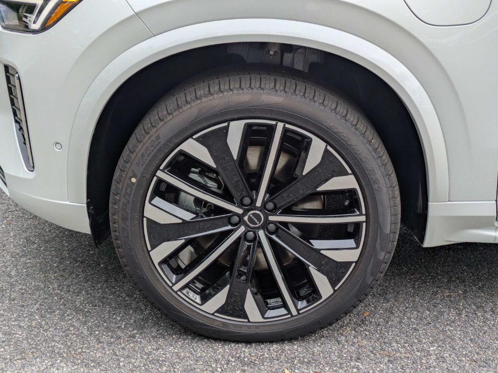 New 2026 Volvo XC90 T8 Plus w/ Protection Package Premier AWD/4WD image 11